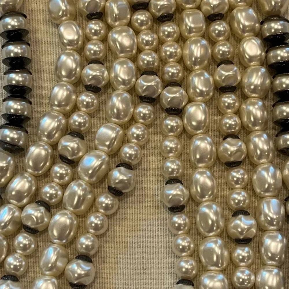 5 Strand Pearl Choker - Picture 9 of 16